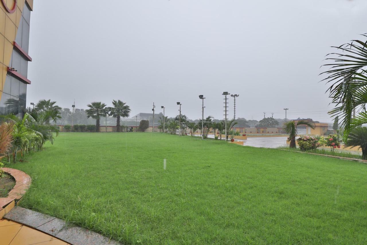 Capital O 47284 Atithi Resort Bharuch Exterior foto