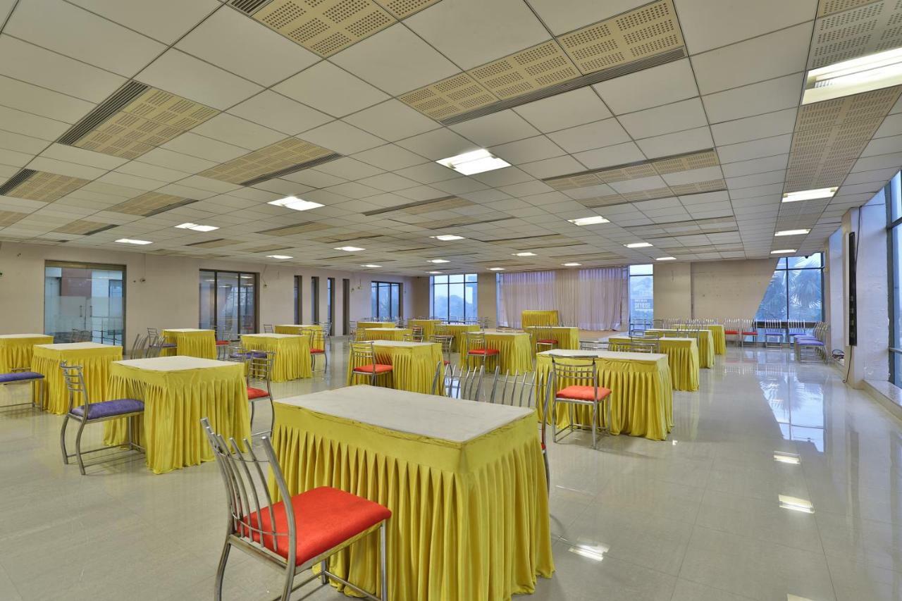 Capital O 47284 Atithi Resort Bharuch Exterior foto