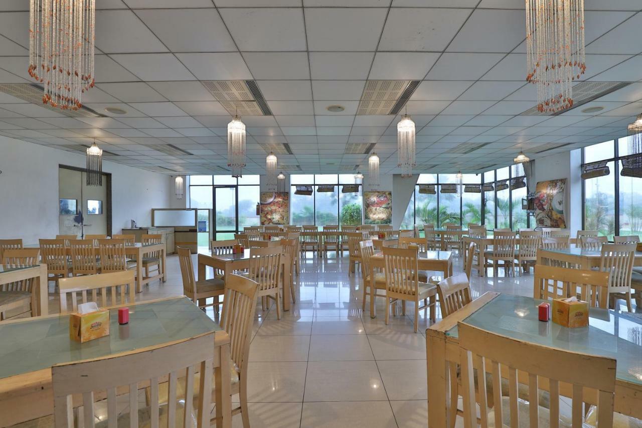 Capital O 47284 Atithi Resort Bharuch Exterior foto