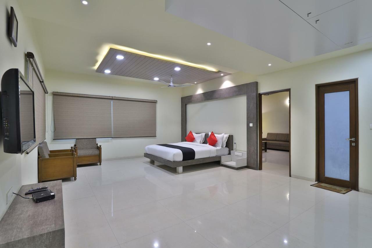 Capital O 47284 Atithi Resort Bharuch Exterior foto